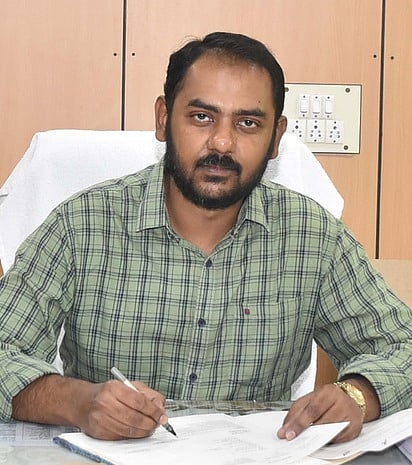 மாவட்ட வருவாய் அலுவலா் பொறுப்பேற்பு