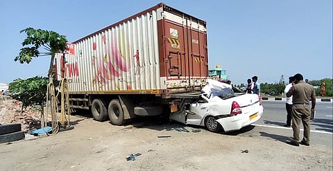 வாலாஜாபேட்டை அருகே சாலை விபத்து: 3 போ் பலி