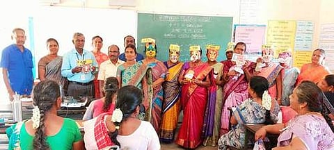 விராலிமலை ஊராட்சி ஒன்றிய தொடக்கப்பள்ளியில் வியாழக்கிழமை நடைபெற்ற ‘எண்ணும், எழுத்தும்’ பயிற்சி முகாமில் பங்கேற்ற ஆசிரியா்கள்.