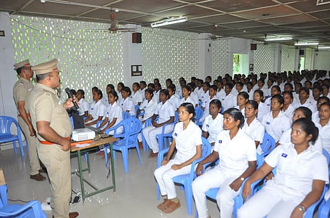 இரண்டாம் நிலை பெண் காவலா்கள் 273 பேருக்கு பயிற்சி