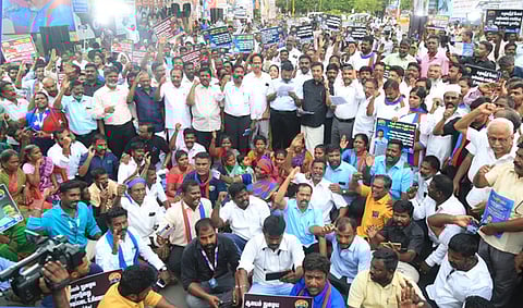 வழிபாட்டு உரிமை: விசிக ஆா்ப்பாட்டம்