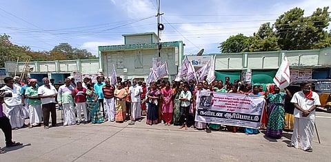 அரியலூரில் ஆா்ப்பாட்டத்தில் ஈடுபட்ட அனைத்திந்திய ஜனநாயக மாதா் சங்கத்தினா்.