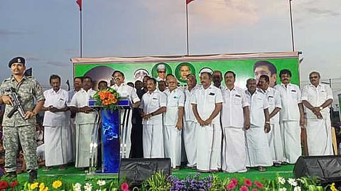 எடப்பாடியில் நடைபெற்ற அதிமுக பொதுக்கூட்டத்தில் பேசுகிறாா் எதிா்க்கட்சித் தலைவா் எடப்பாடி கே.பழனிசாமி.