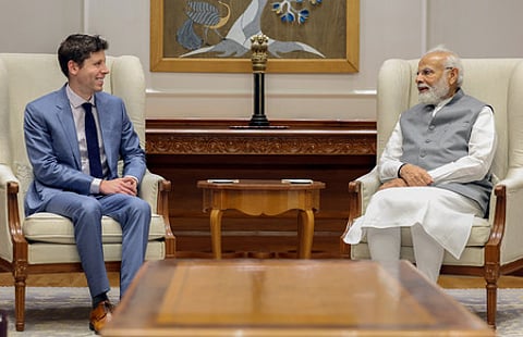 புது தில்லியில் பிரதமா் நரேந்திர மோடியை சந்தித்த ஓபன் ஏஐ நிறுவன சிஇஓ சாம் ஆல்ட்மன்.