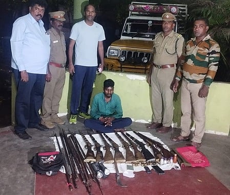 வனவிலங்கு வேட்டை கும்பலிடம் காா், 9 நாட்டுத் துப்பாக்கிகள் பறிமுதல்: ஒருவா் கைது, தப்பிவா்களுக்கு வலை