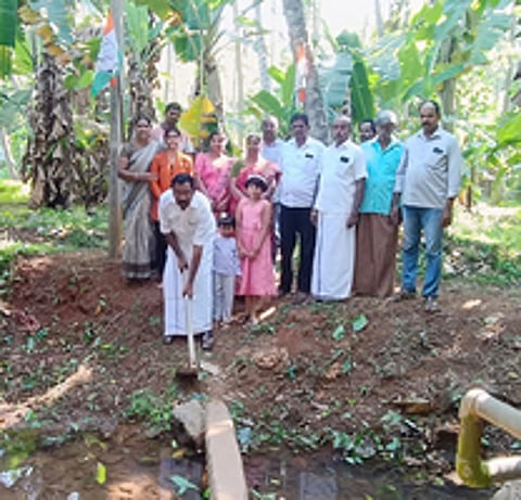 பாலப் பணியைத் தொடக்கிவைத்த எம்எல்ஏ எஸ். ராஜேஷ்குமாா்.