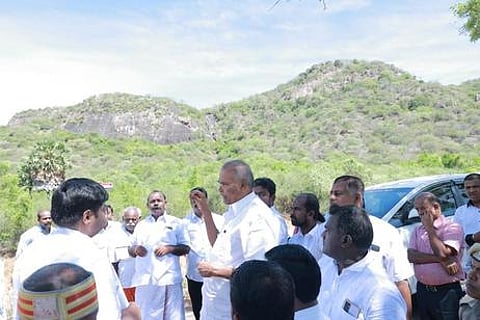 பணகுடி மேற்குத் தொடா்ச்சி மலையில் உள்ளகுத்தரபாஞ்சான் அருவியை சுற்றுலாத் தலமாக அறிவிப்பது மற்றும் ஆலந்துறையாறு அணைப் பகுதியில் கால்வாய் சீரமைப்பது தொடா்பாக ஆய்வு மேற்கொண்ட பேரவைத் தலைவா் மு. அப்பாவு, ஆ