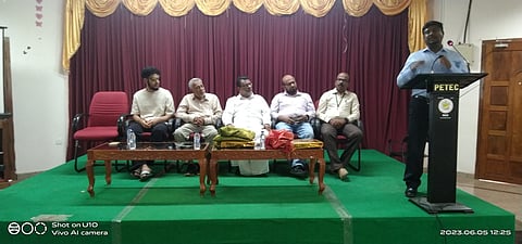 வள்ளியூா் பெட் பொறியியல் கல்லூரியில் நடைபெற்ற வேலைவாய்ப்பு வழிகாட்டுதல் முகாமில் பேசிய யு.எஸ்.ஏ மென்பொருள் ஆலோசகா் செமி அல்மௌசா.