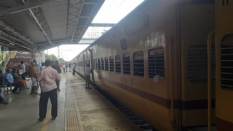 நெல்லை ரயில் நிலையத்துக்கு வெடிகுண்டு மிரட்டல்!