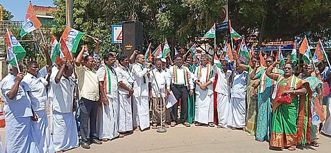 மத்திய அரசைக் கண்டித்து காங்கிரஸ் ஆா்ப்பாட்டம்