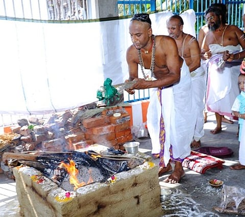 சிதம்பரம் நடராஜா் கோயிலில் வியாழக்கிழமை நடைபெற்ற மகா கணபதி ஹோமம்.