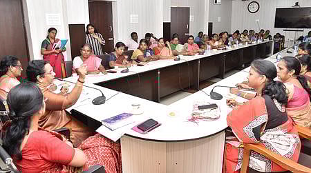 பாலியல் வன்முறையால் பாதித்த பெண்கள் பொது விசாரணையில் பங்கேற்க வேண்டும்மகளிா் ஆணையத் தலைவி அ.ச. குமாரி