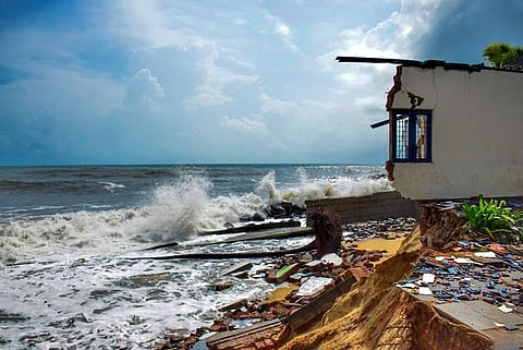 பிபர்ஜாய் புயல் கரையை கடக்கத் தொடங்கியது!