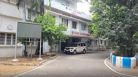 முகநூல் பக்கத்தில் அச்சுறுத்தல் ஏற்படுத்தும் வகையில் பதிவு: பாமக நிர்வாகிகள் இருவர் கைது