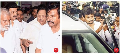 மருத்துவமனையில் திரண்ட அமைச்சா்கள்