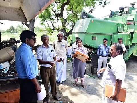திருச்சி, புள்ளம்பாடியில் வேளாண்மை இயந்திரக் கருவிகள் வாடகை மையத்தை வியாழக்கிழமை ஆய்வு செய்த ஆட்சியா் மா. பிரதீப் குமாா்.