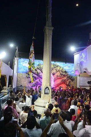 ஆலயத்தில் வியாழக்கிழமை நடைபெற்ற கொடியேற்றம்