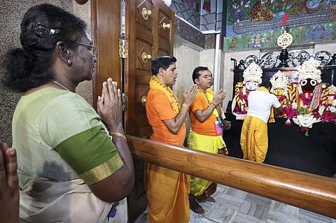 தில்லி ஜெகந்நாதர் கோயிலில் குடியரசுத் தலைவர் முர்மு வழிபாடு!