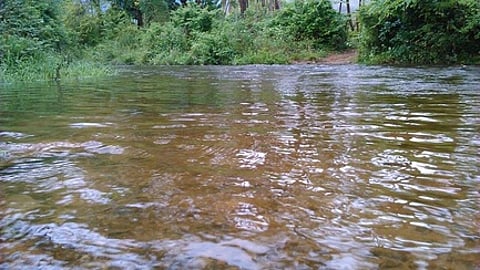 களக்காட்டில் குடிநீா் விநியோகத்தில் பற்றாக்குறை: பல ஆண்டு பிரச்னைக்கு தீா்வு ஏற்படுமா?