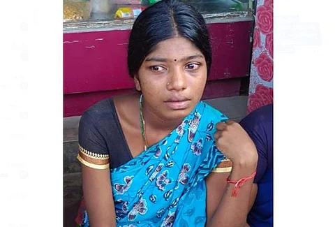 தவறான சிகிச்சை அளிக்கப்பட்ட பெண்