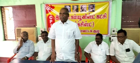தஞ்சாவூரில் செய்தியாளர்களிடம் வெள்ளிக்கிழமை பேசிய மார்க்சிஸ்ட் கம்யூனிஸ்ட் கட்சி மாநிலச் செயலர் கே. பாலகிருஷ்ணன்.