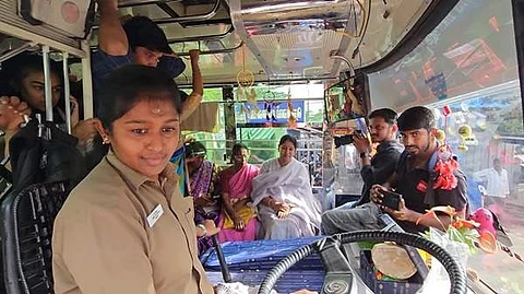 கோவையில் பேருந்து ஓட்டுநர் ஷர்மிளா பணிநீக்கம்: ஷர்மிளா வேதனை