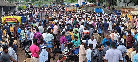 ராணிப்பேட்டை வாரச்சந்தையில் ரூ.2 கோடிக்கு ஆடுகள் விற்பனை