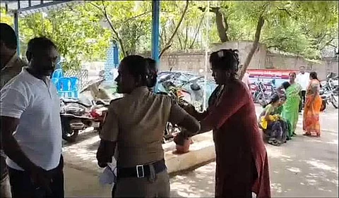 மணப்பாறையில் மதுபோதையில் காவல் நிலையம் முன்பு தீக்குளிக்க முயன்ற பெண் கைது