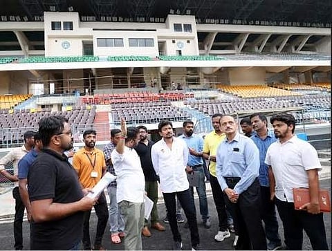 சென்னை மேயர் ராதாகிருஷ்ணன் ஹாக்கி மைதானத்தில் புனரமைப்பு பணிகள்: அமைச்சர் உதயநிதி ஆய்வு