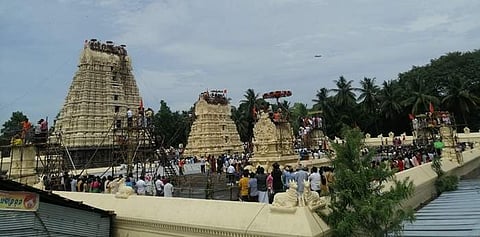 வேலூர் கோட்டை ஜலகண்டேஸ்வரர் கோயில் கும்பாபிஷேகம்: ஆயிரக்கணக்கான பக்தர்கள் தரிசனம்