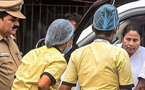 மம்தா பானர்ஜி மருத்துவமனையில் அனுமதி