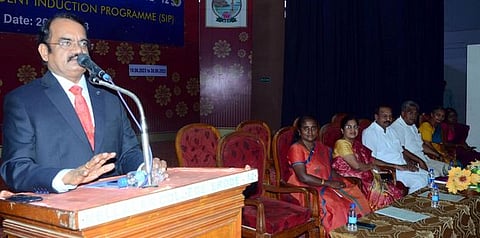 முதலாம் ஆண்டு மாணவியா் அறிமுக விழா