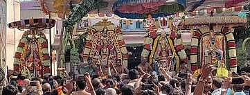 ஆற்காட்டில் 4 கோயில்களில் கருட சேவை