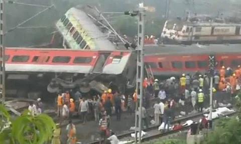 ஒடிசா ரயில் விபத்தில் பலி எண்ணிக்கை 233ஆக உயர்வு; 900 படுகாயம்