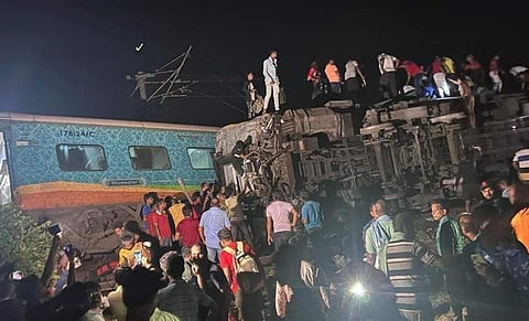 ரயில் விபத்து: 120-க்கும் மேற்பட்ட உடல்கள் மீட்பு