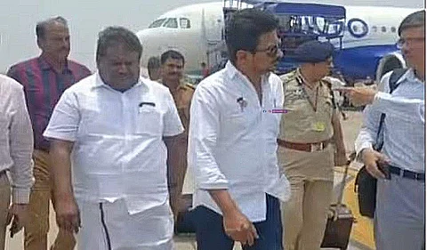 அமைச்சர் உதயநிதி ஸ்டாலின் மற்றும் சிவசங்கர் தலைமையில் மூன்று ஐஏஎஸ் அதிகாரிகள் அடங்கிய குழு ஒடிசா சென்றடைந்தது