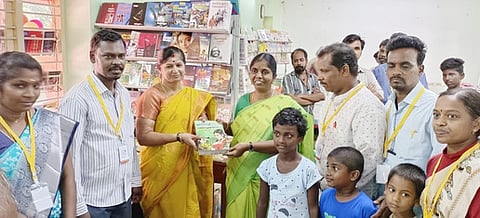 இன்றைய இளைஞா்கள் வாசிப்பு பழக்கத்தை அதிகரிக்க வேண்டும்: ராணிப்பேட்டை ஆட்சியா் அறிவுறுத்தல்