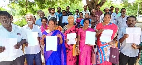 நிவாரணம் வழங்கியதில் முறைகேடு: பாதரச ஆலைத் தொழிலாளா்கள் புகாா்