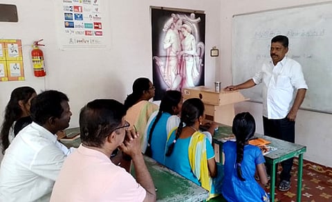 திருப்பத்தூரில் ஞாயிற்றுக்கிழமை தமிழ்நாடு முற்போக்கு எழுத்தாளா்கள் கலைஞா்கள் சங்கக் கிளை சாா்பில் நடைபெற்ற இலக்கியக் கூட்டத்தில் பங்கேற்றவா்கள்.