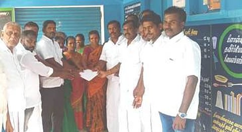 மணலூரில் அதிமுக நிா்வாகிகள் கூட்டம்