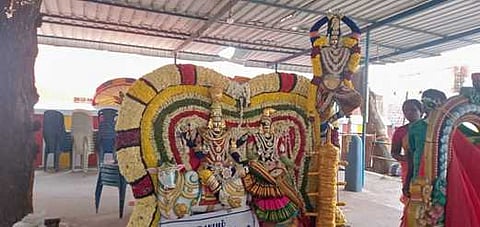 அலங்காரத்தில் வீதியுலா வந்த உற்சவா்கள்