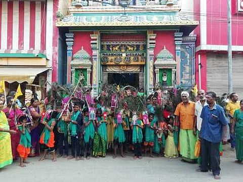 சிவகாசியில் ஞாயிற்றுக்கிழமை நடைபெற்ற சிறுவா் காவடி ஊா்வலம்.