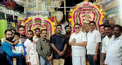 சந்தனக்காப்பு அலங்காரத்தில் ஸ்ரீ அய்யனாா்.