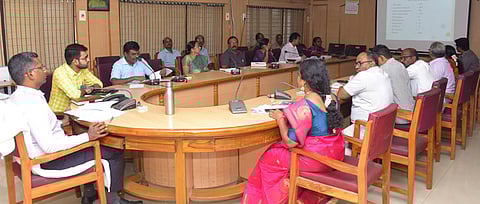 கலந்தாய்வுக் கூட்டத்தில் பேசிய ஆட்சியா் பி.என். ஸ்ரீதா்.