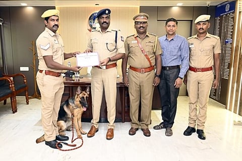 வேலூா் மோப்ப நாய் பிரிவில்புதிய நாய் சாரா பணியில் சோ்ப்பு