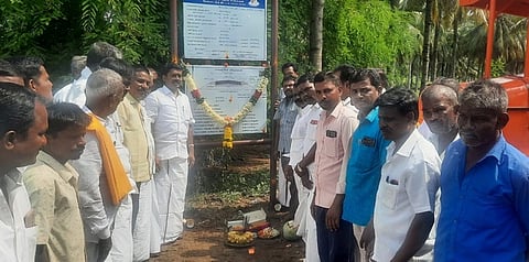 தாா்ச் சாலை அமைக்கும் பணியை தொடங்கி வைத்த எம்எல்ஏ அ.நல்லதம்பி.