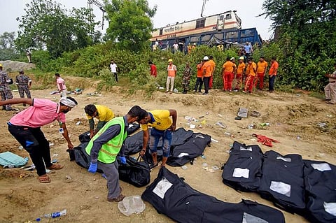 ஒடிசா ரயில் விபத்தில் மூன்று மகன்களை இழந்து 12 பேருடன் தவிக்கும் தாய்