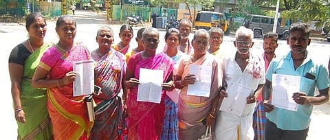 நீா்வழிப் பாதையில் பாலம் அமைக்கக் கோரிக்கை