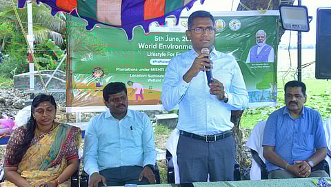 ஈர நிலங்களை பாதுகாக்க பொதுமக்கள் முன்வர வேண்டும்: ஆட்சியா் வேண்டுகோள்