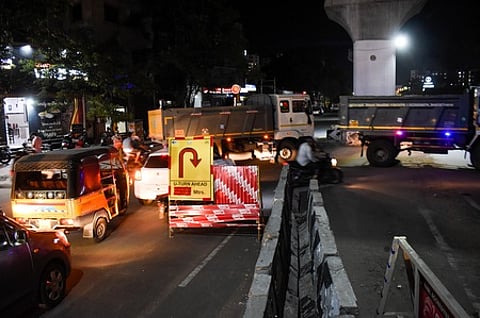 போக்குவரத்து சிக்னல் அகற்றம்: லட்சுமி மில் சந்திப்பில் போக்குவரத்து நெரிசல்